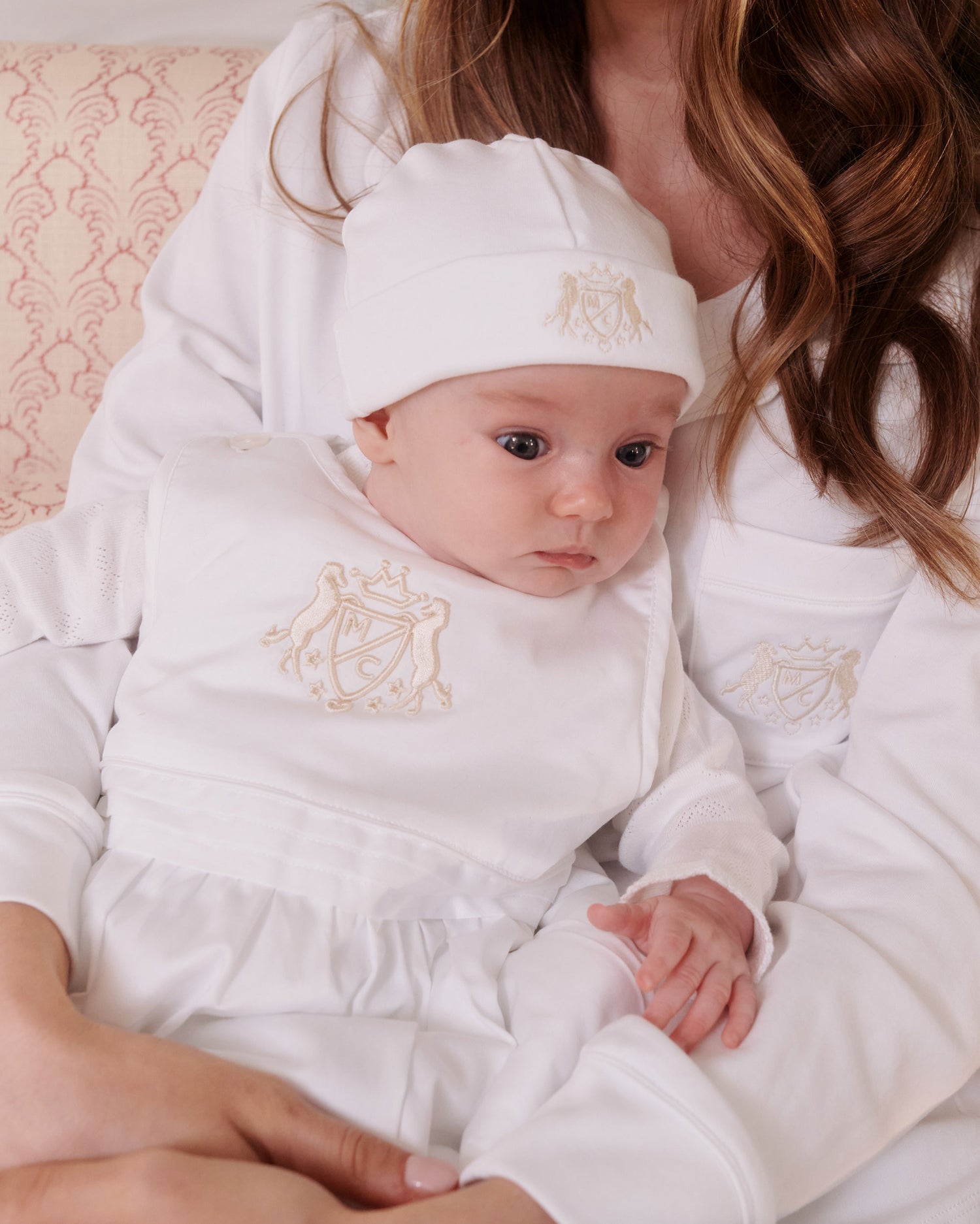 The Crest Hat & Mitten Set